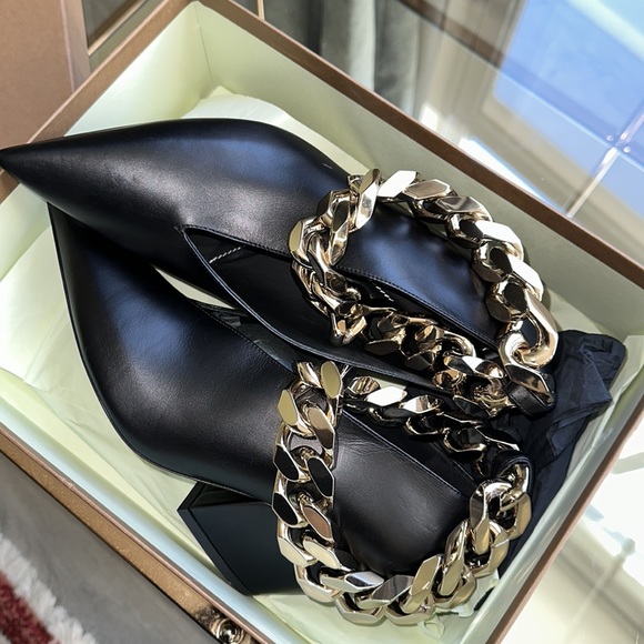 Authentic Burberry shoes - Picture 15 of 16